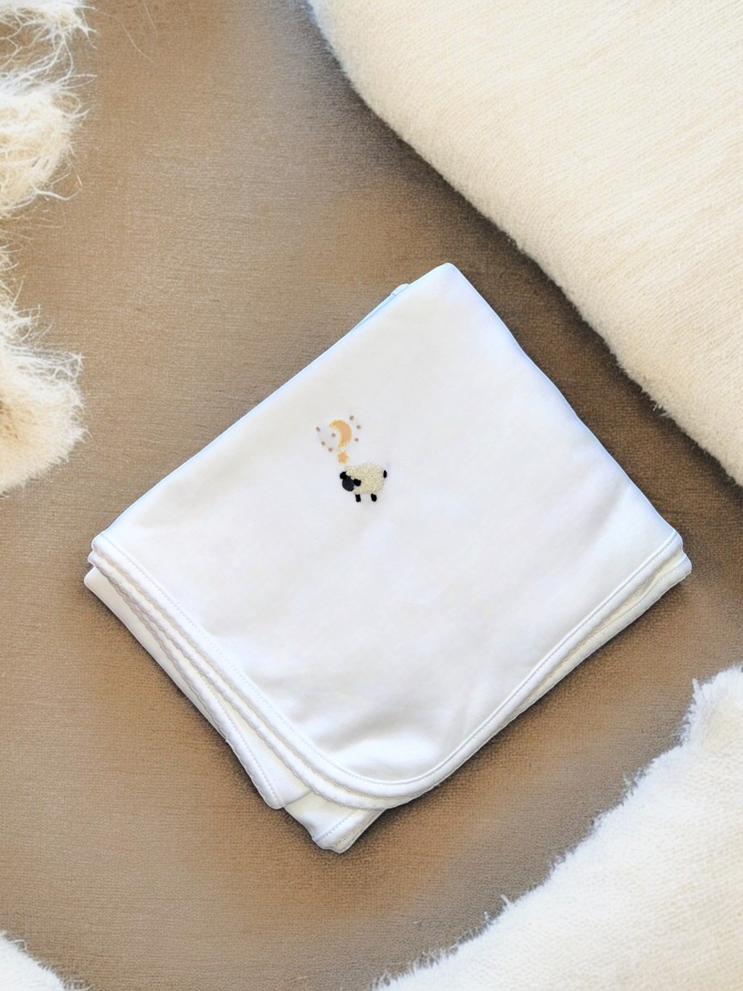Manta blanca de algodón Pima con bordado de oveja