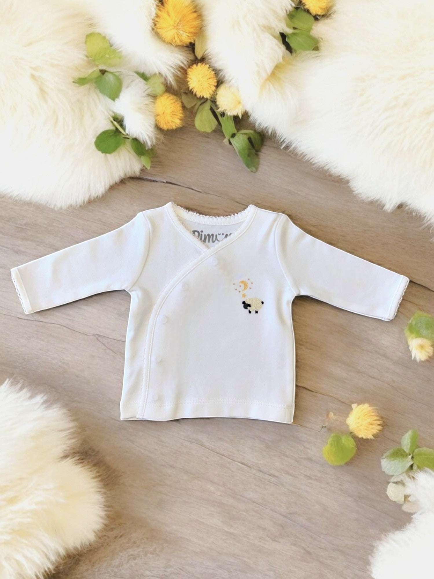 Conjunto bebé anticólicos blanco de manga larga con pequeño diseño de oveja en el centro