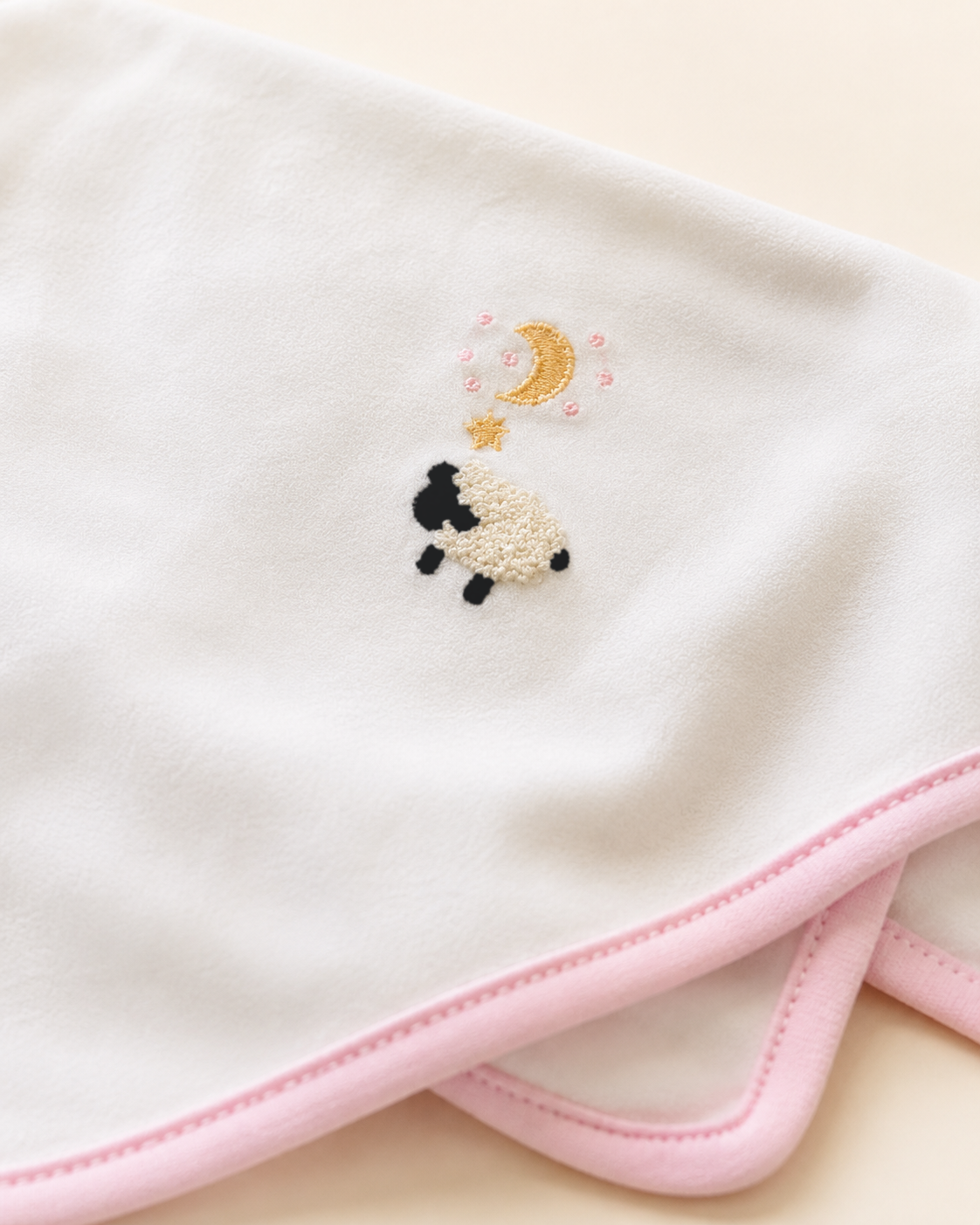 Manta Swaddle con Detalle Rosa – Colección Ovejitas Pimún