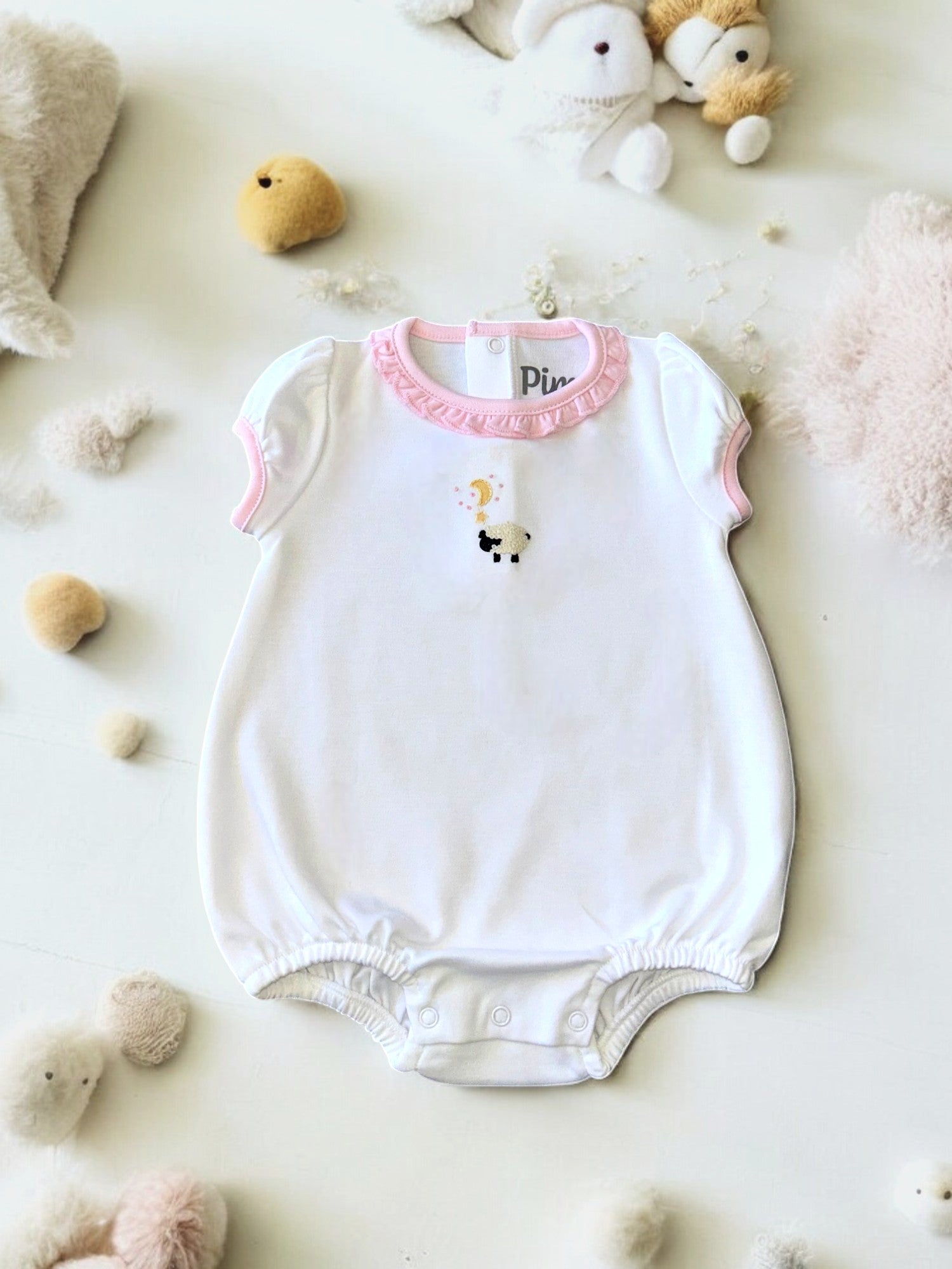 Ranita bebé algodón Pima blanca con detalles rosas y diseño de animalito en el centro
